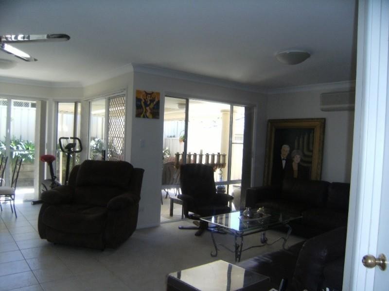 8 Dylan Street, Arundel QLD 4214