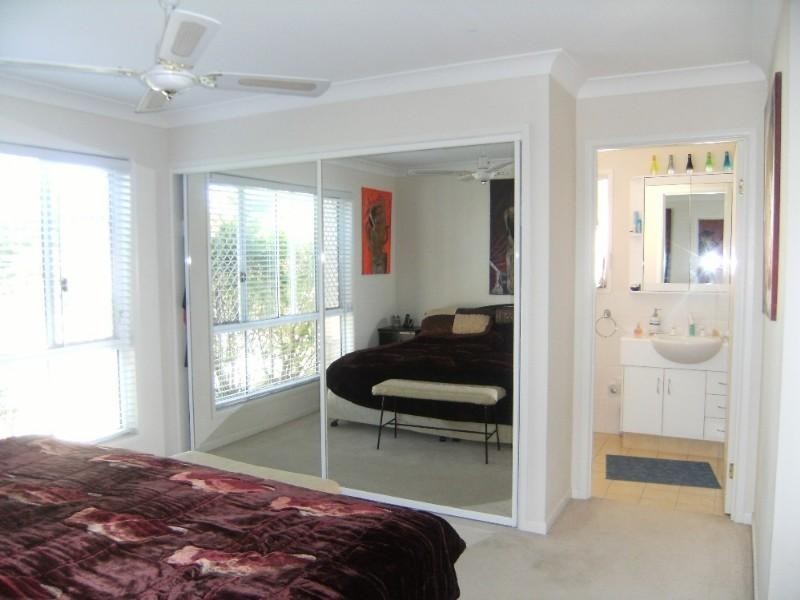 8 Dylan Street, Arundel QLD 4214