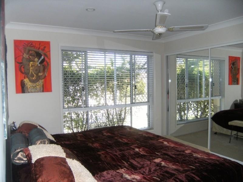 8 Dylan Street, Arundel QLD 4214