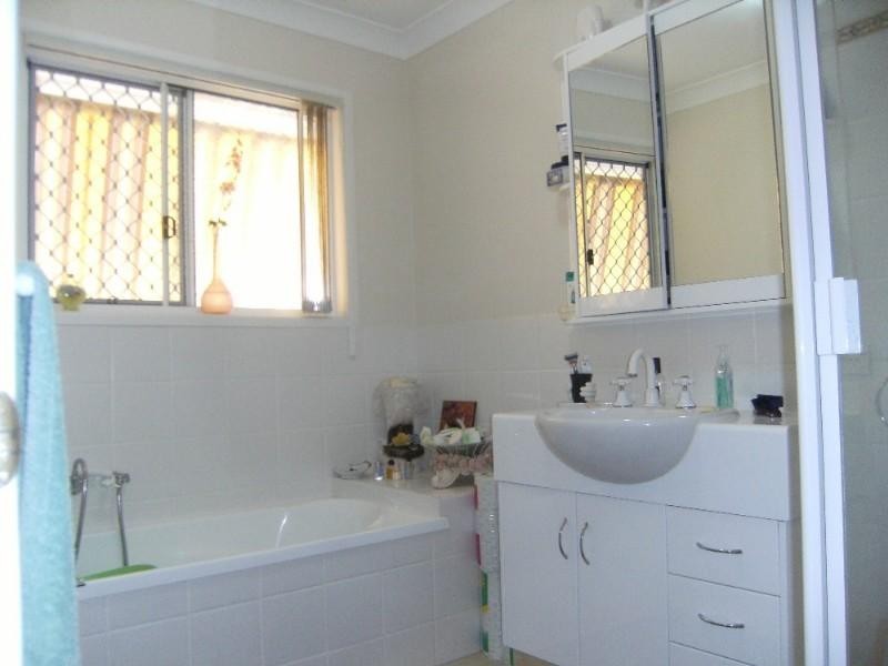 8 Dylan Street, Arundel QLD 4214