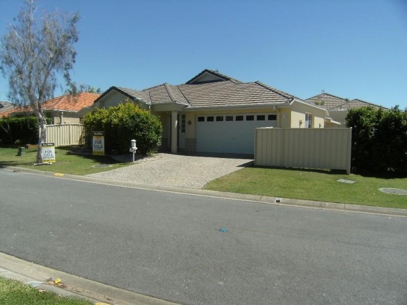 8 Dylan Street, Arundel QLD 4214