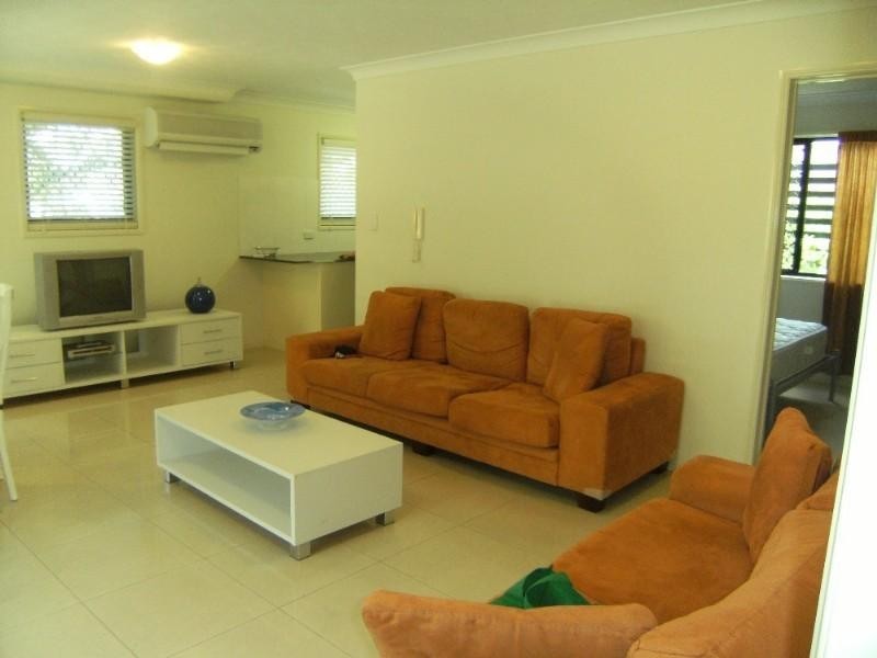 1/26 Bath Street, Labrador QLD 4215