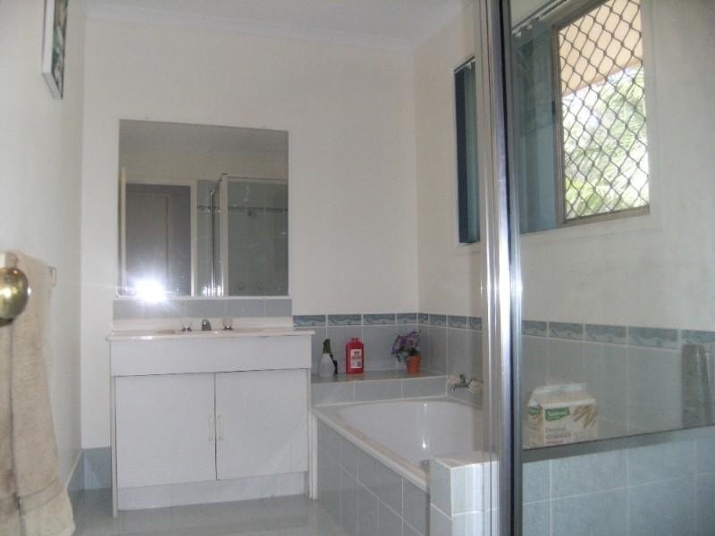 3 Fadden Close, Arundel QLD 4214