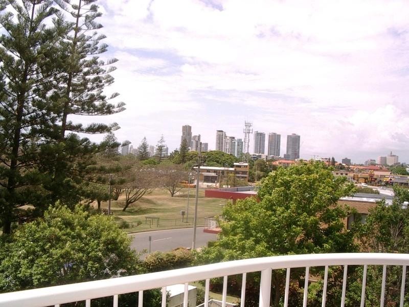 309/182 Marine Parade, Labrador QLD 4215