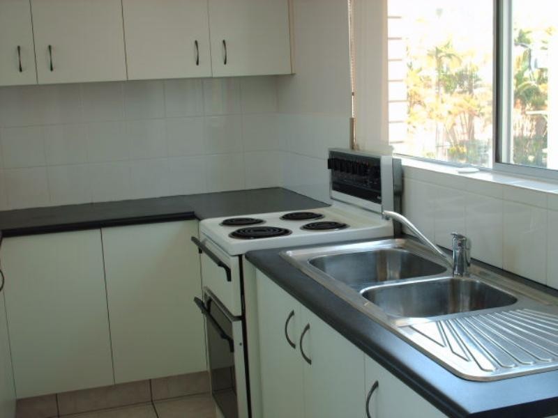 8/294 Marine Parade, Labrador QLD 4215