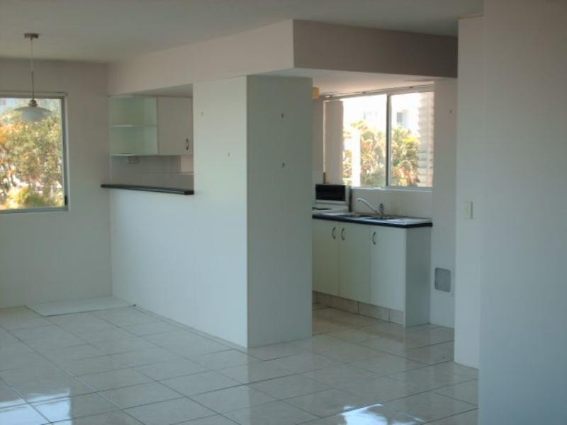 8/294 Marine Parade, Labrador QLD 4215