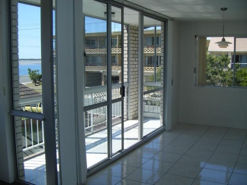 8/294 Marine Parade, Labrador QLD 4215