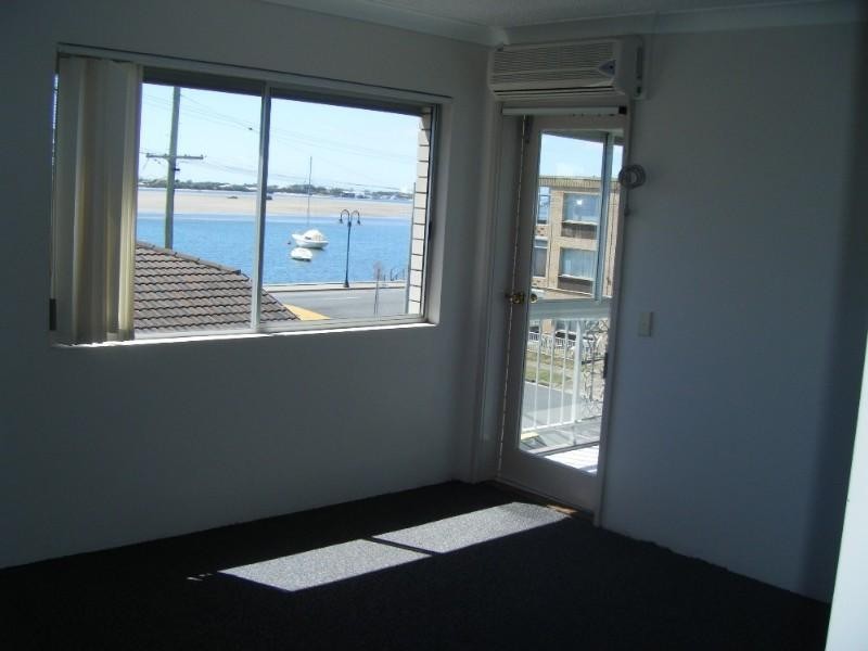 8/294 Marine Parade, Labrador QLD 4215