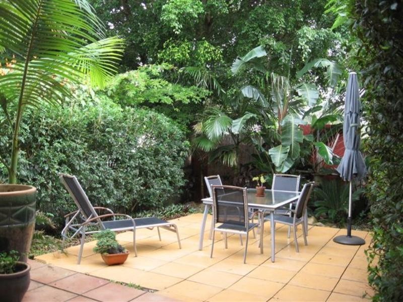 1/23 Deakin Avenue, Southport QLD 4215