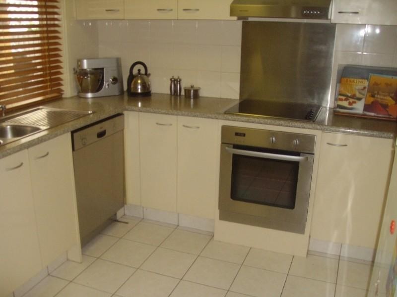 1/23 Deakin Avenue, Southport QLD 4215