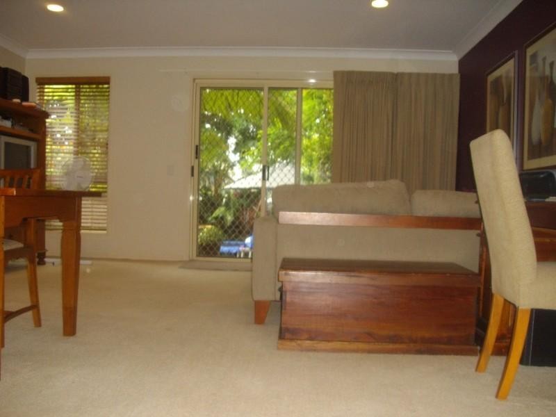 1/23 Deakin Avenue, Southport QLD 4215