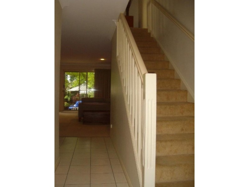 1/23 Deakin Avenue, Southport QLD 4215