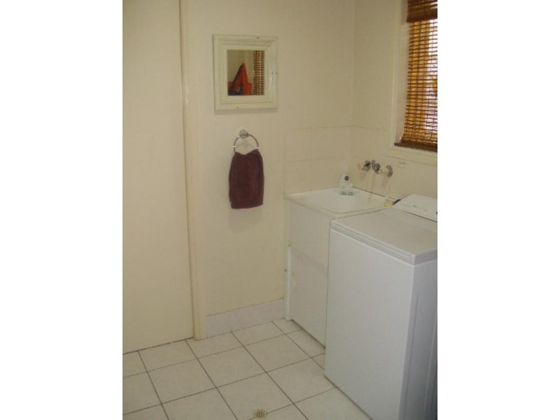 1/23 Deakin Avenue, Southport QLD 4215