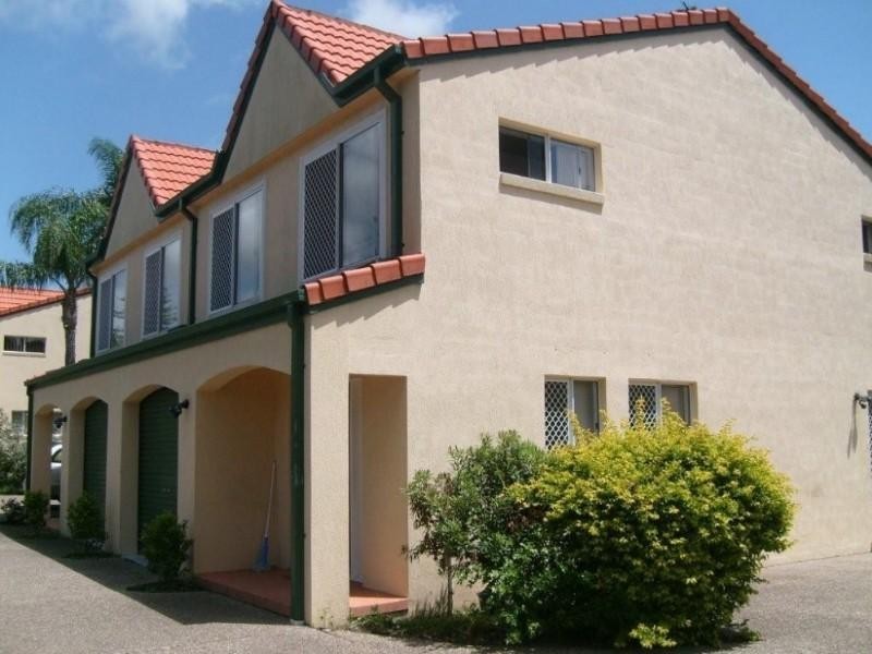 1/30 Government Road, Labrador QLD 4215