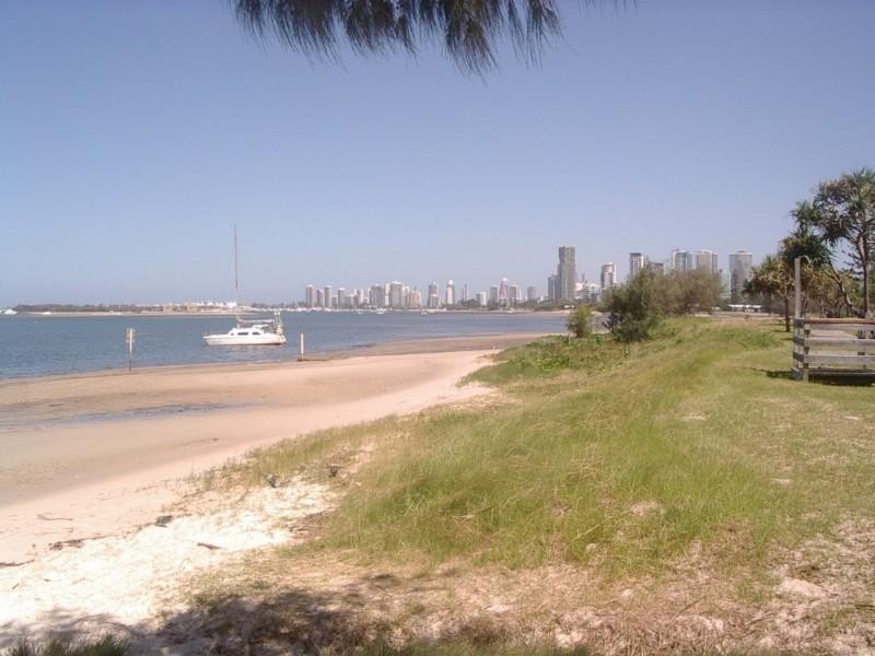 4/240 Marine Parade, Labrador QLD 4215