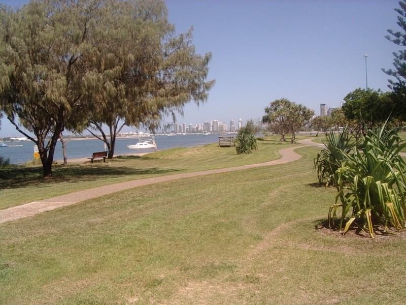 4/240 Marine Parade, Labrador QLD 4215