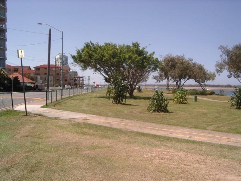 4/240 Marine Parade, Labrador QLD 4215