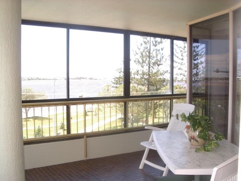 4/240 Marine Parade, Labrador QLD 4215