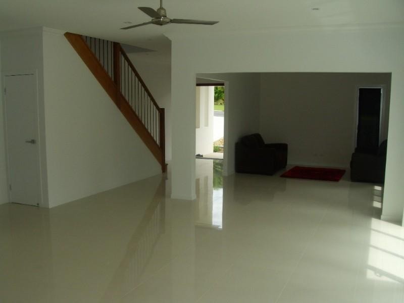 21A Armidale Street, Helensvale QLD 4212