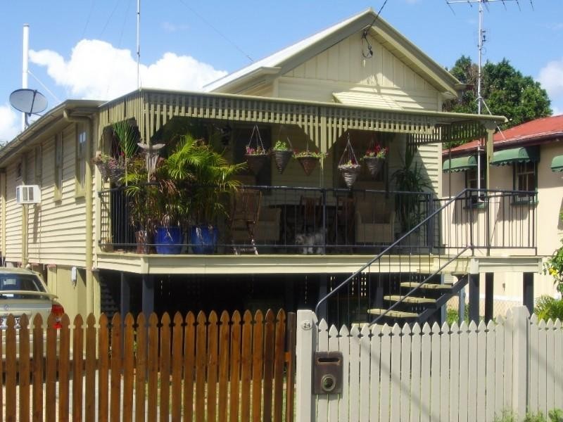 24 Central Street, Labrador QLD 4215