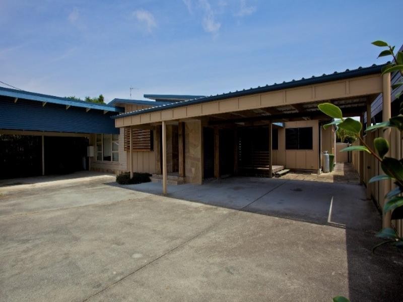 22 Stradbroke Street, Biggera Waters QLD 4216