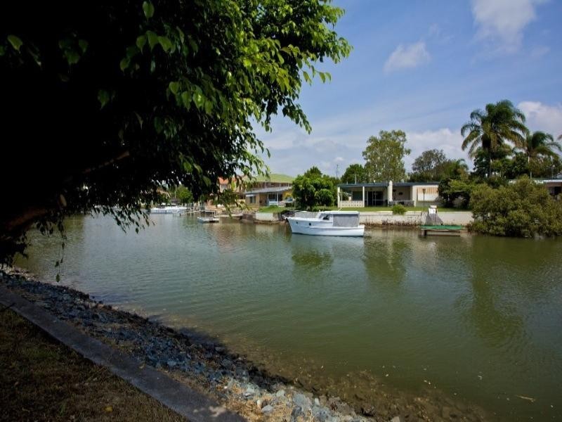 22 Stradbroke Street, Biggera Waters QLD 4216