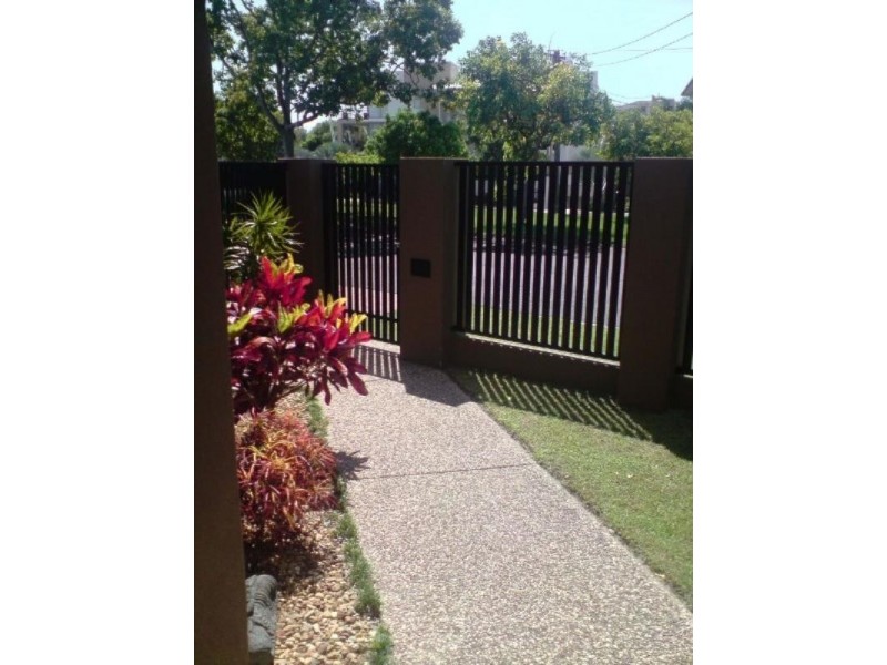 2/1 Oleander Avenue, Biggera Waters QLD 4216