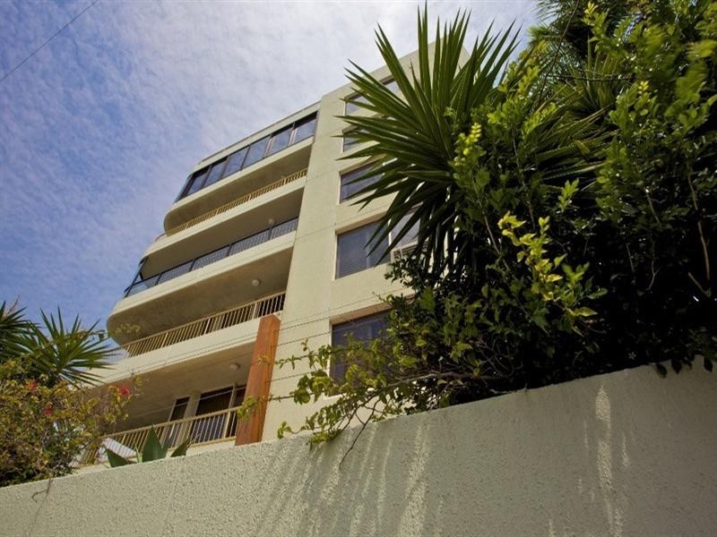 1/240 Marine Parade, Labrador QLD 4215