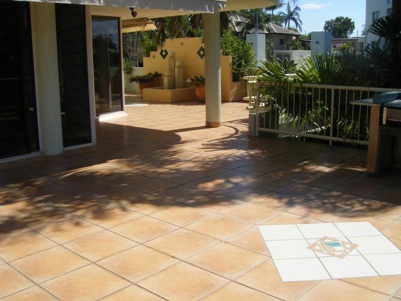 1/240 Marine Parade, Labrador QLD 4215