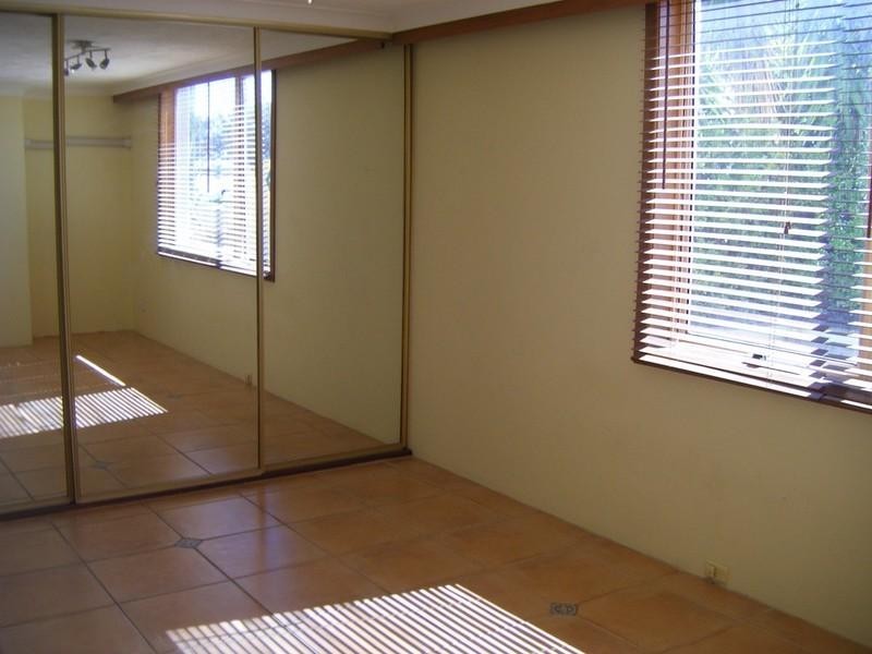 1/240 Marine Parade, Labrador QLD 4215