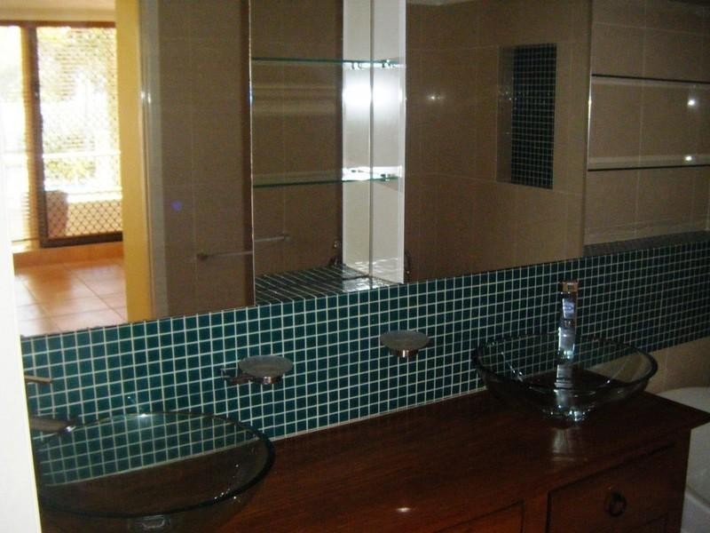 1/240 Marine Parade, Labrador QLD 4215