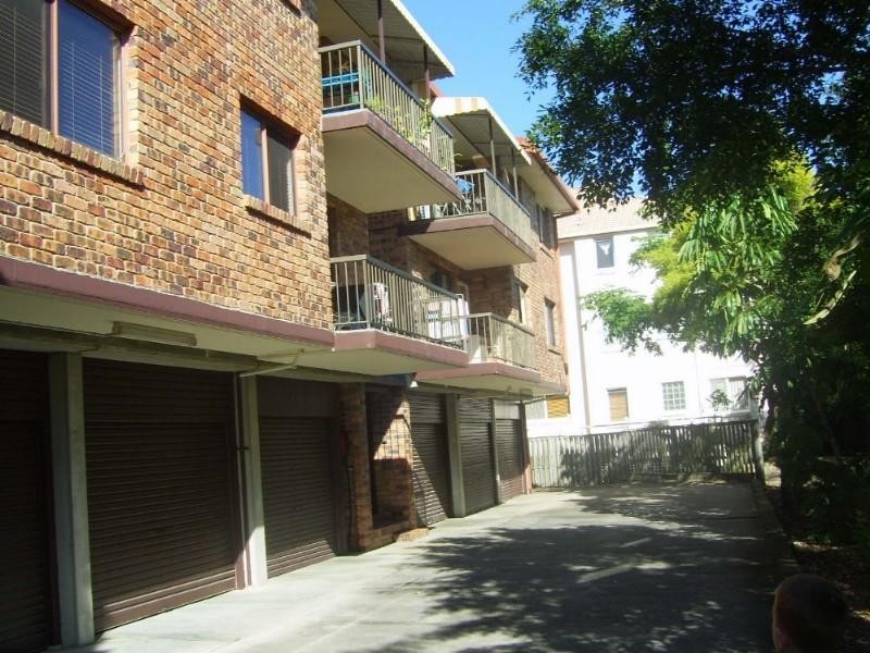 2/76 Brighton Street, Biggera Waters QLD 4216