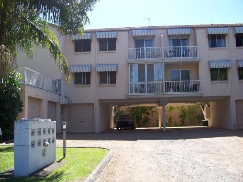 8/3-5 Brett Avenue, Labrador QLD 4215