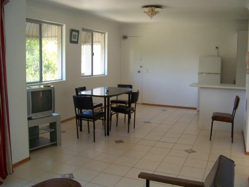 8/3-5 Brett Avenue, Labrador QLD 4215