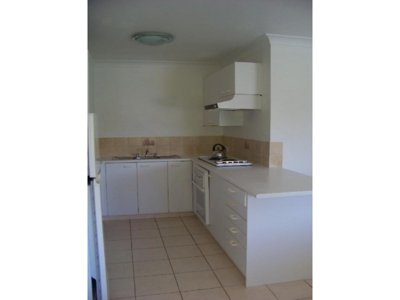 8/3-5 Brett Avenue, Labrador QLD 4215