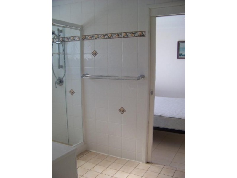 8/3-5 Brett Avenue, Labrador QLD 4215