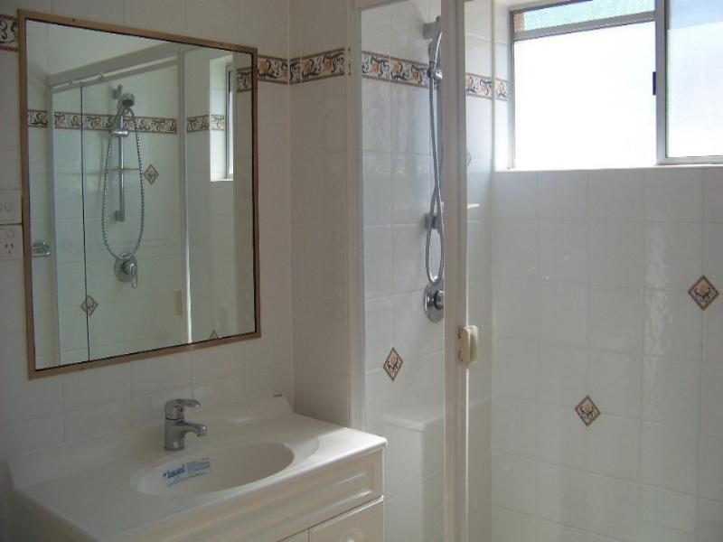 8/3-5 Brett Avenue, Labrador QLD 4215