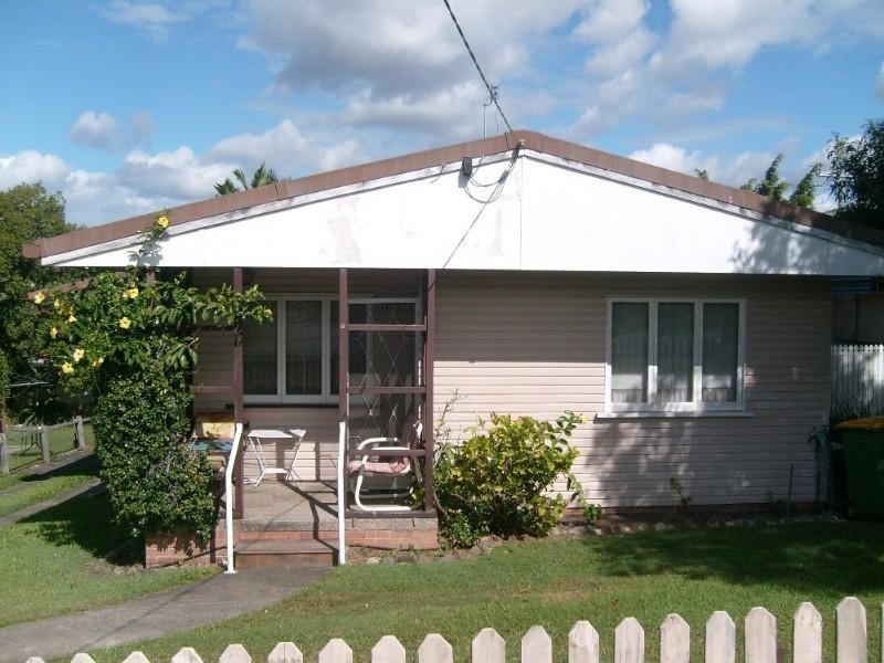 24 Second Avenue, Labrador QLD 4215