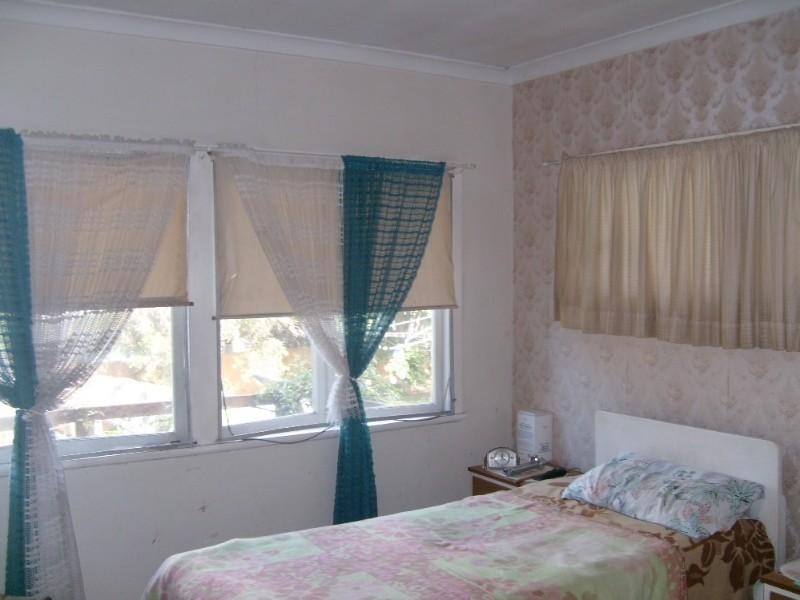 24 Second Avenue, Labrador QLD 4215