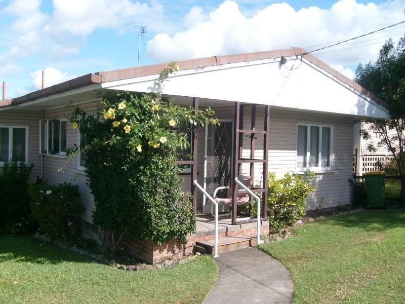 24 Second Avenue, Labrador QLD 4215