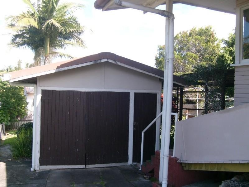 24 Second Avenue, Labrador QLD 4215