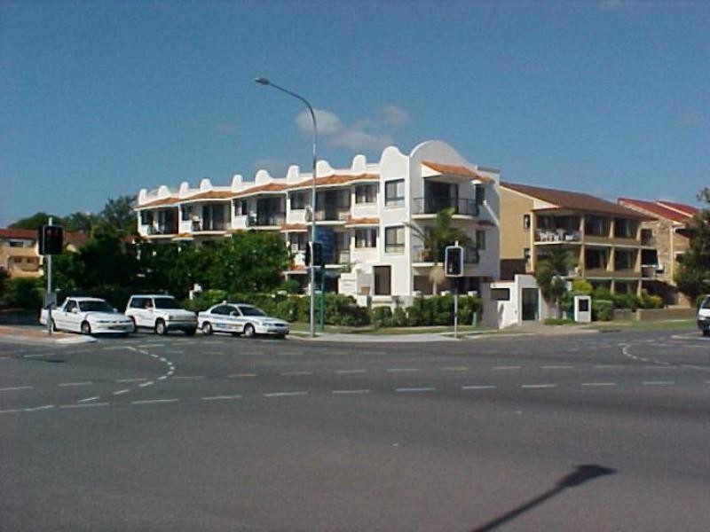 13/2 Broad Street, Labrador QLD 4215