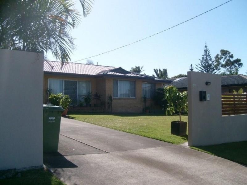 21 Second Avenue, Labrador QLD 4215