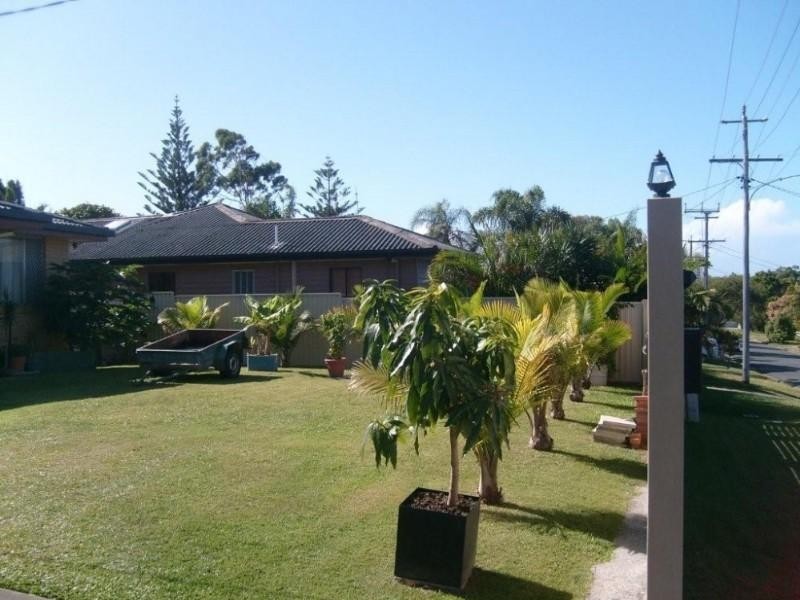 21 Second Avenue, Labrador QLD 4215