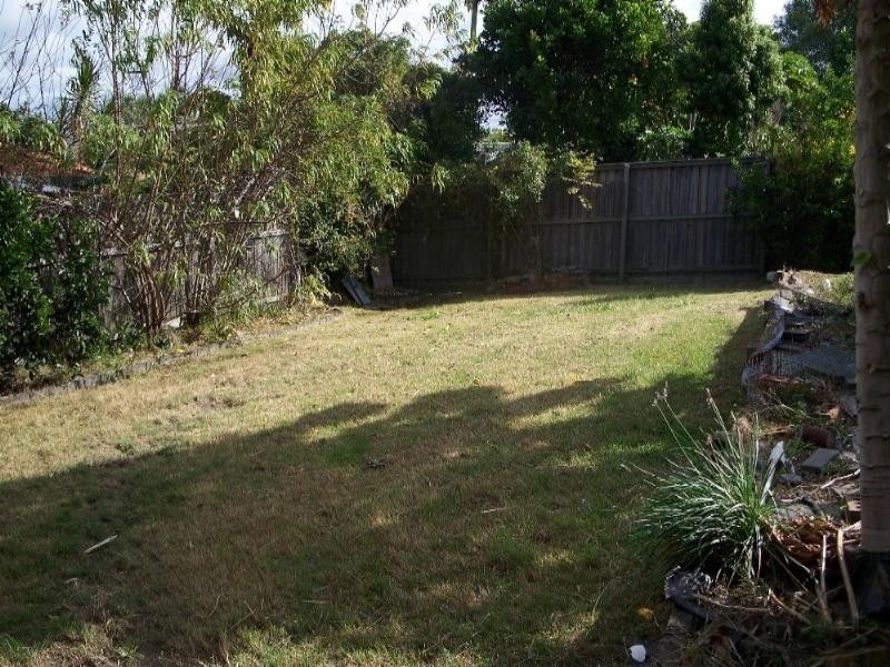 12 Fourth Avenue, Labrador QLD 4215