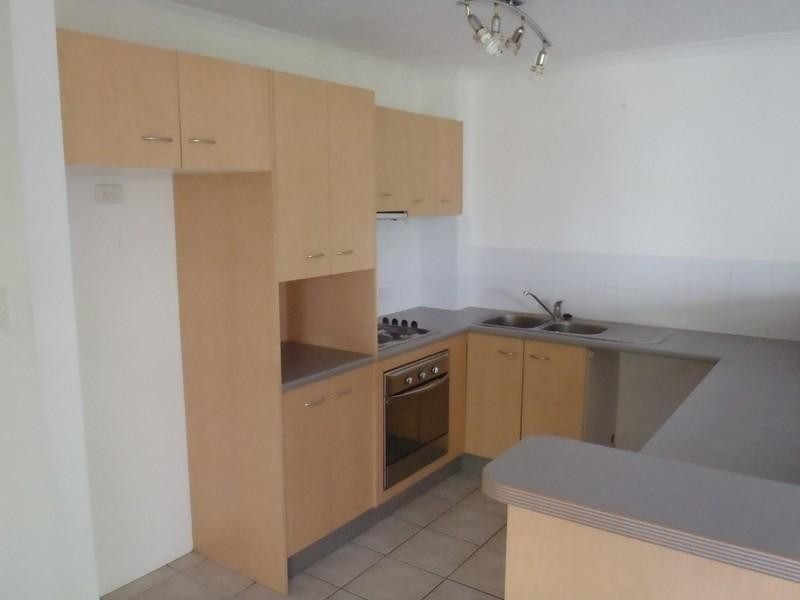 4/9 Bright Avenue, Labrador QLD 4215