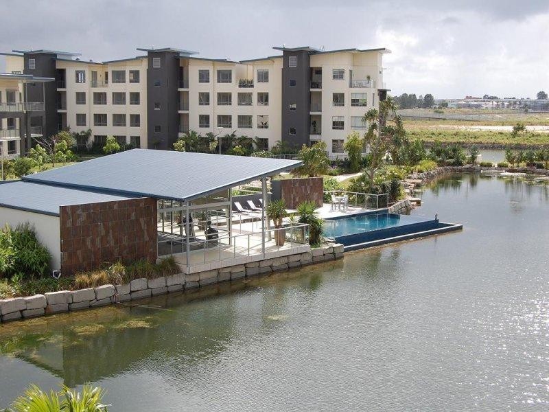 338/3 Pendraat Parade, Hope Island QLD 4212