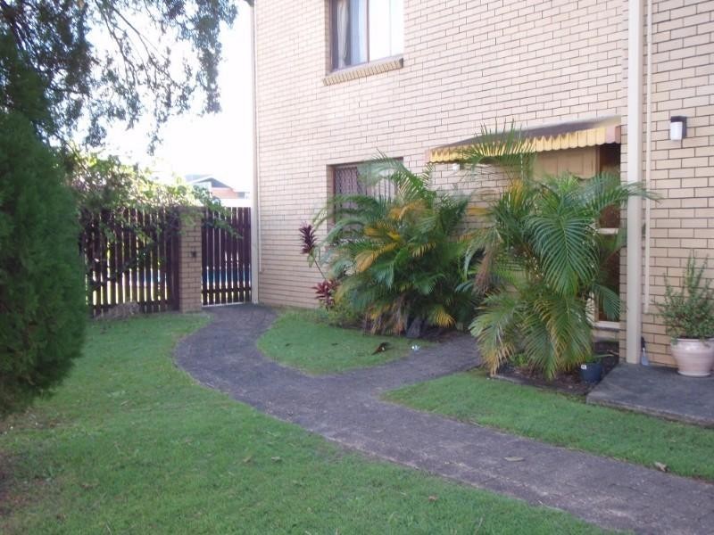 1/9 Bradford Street, Labrador QLD 4215