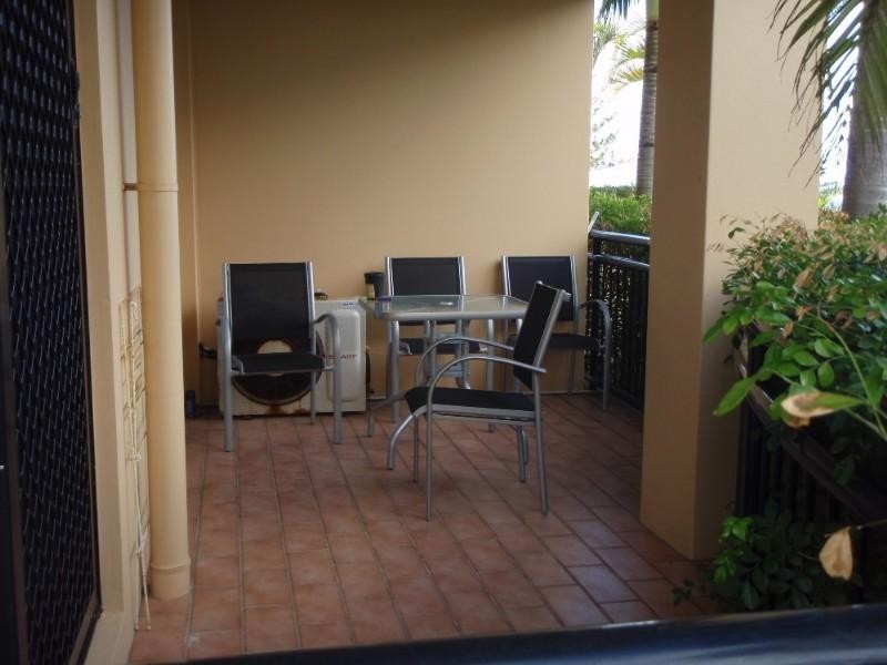 2/452 Marine Parade, Biggera Waters QLD 4216