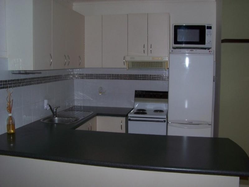 6/4 Sunshine Court, Labrador QLD 4215